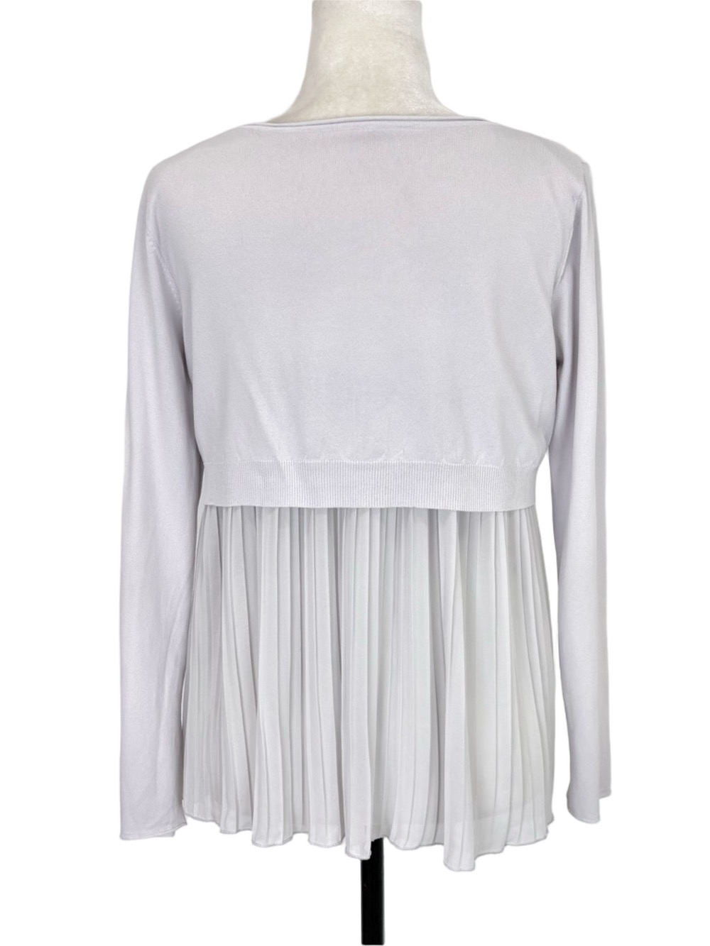 Light lilac knit top with accordion pleats